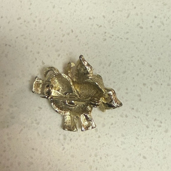 Vintage Gold Tone Elephant Pin Brooch Emerald Rhinestones - Picture 2 of 3